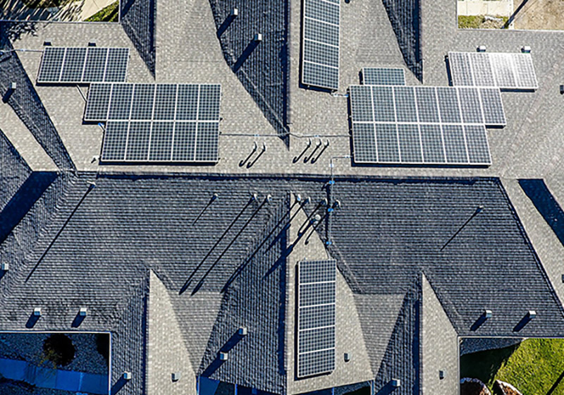 Stort tak med solceller