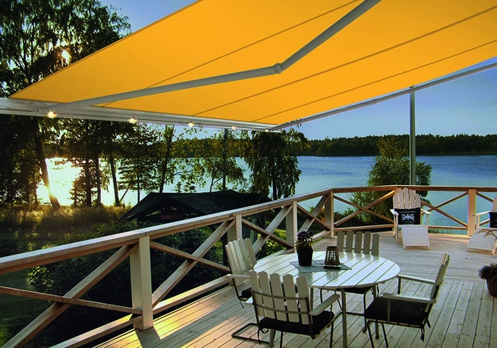 Gul markis med utsikt