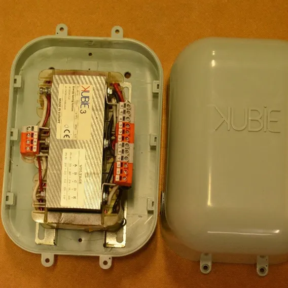 Energisparboxen Kubie öppnad