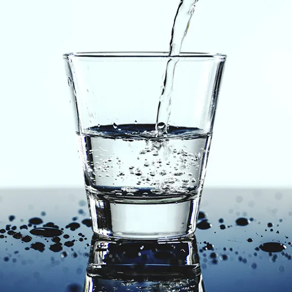 vatten i glas